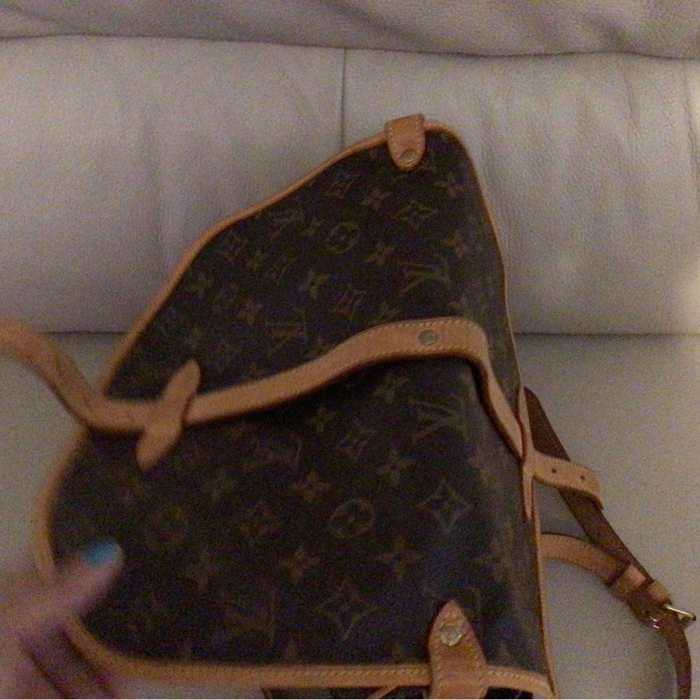 Louis Vuitton Saumur 35 Messenger Bag - Picture 8 of 16